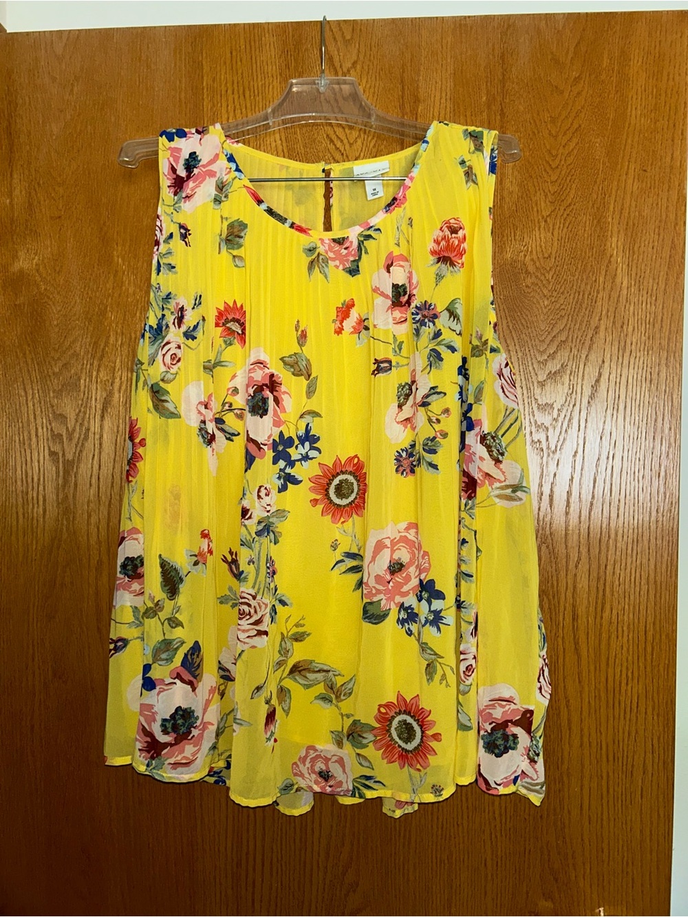 Ava & Viv Yellow Floral Pleated Sleeveless Tank